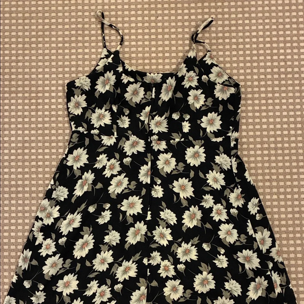 Cutie Vintage Floral Black and White Dress - Picture 4 of 4
